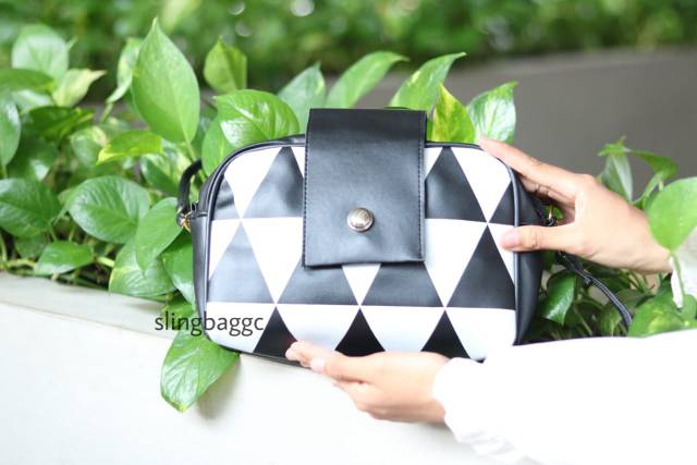 SLINGBAG TRIANGLE TERMURAH / TAS WANITA MURAH SALE