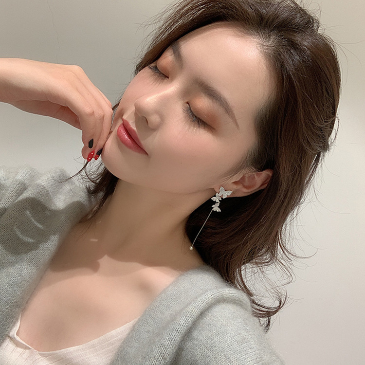 YEEZII Anting Klip Rumbai Asimetris Desain Kupu-Kupu Aksen Berlian Bahan 925 Silver Gaya Korea Untuk Wanita