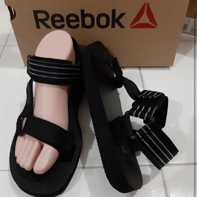 Sandal Gunung Reebok