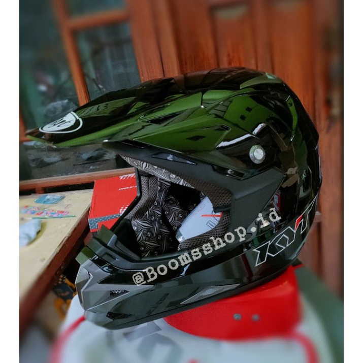 KYT CROSS OVER SOLID BLACK GLOSY