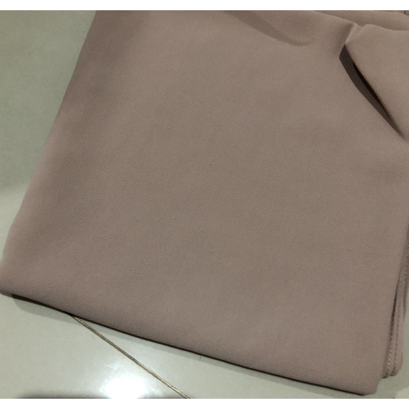 PASHMINA CERUTY BABYDOLL PREMIUM JAHIT TEPI Hijab Jilbab-Soft Latte