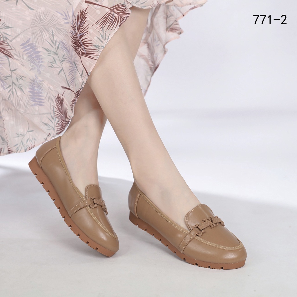 Leather Logo Buckle Flat Shoes 771-2