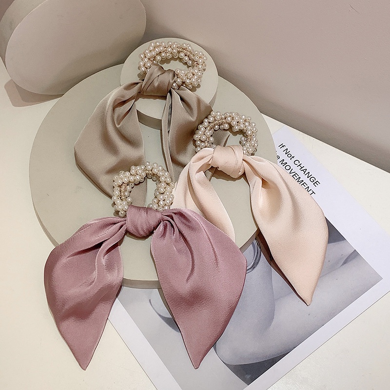 Ikat Rambut Mutiara Aksen Kain Satin Polos Fashion Gaya Korea / Scrunchie Mutiara Satin Polos Import