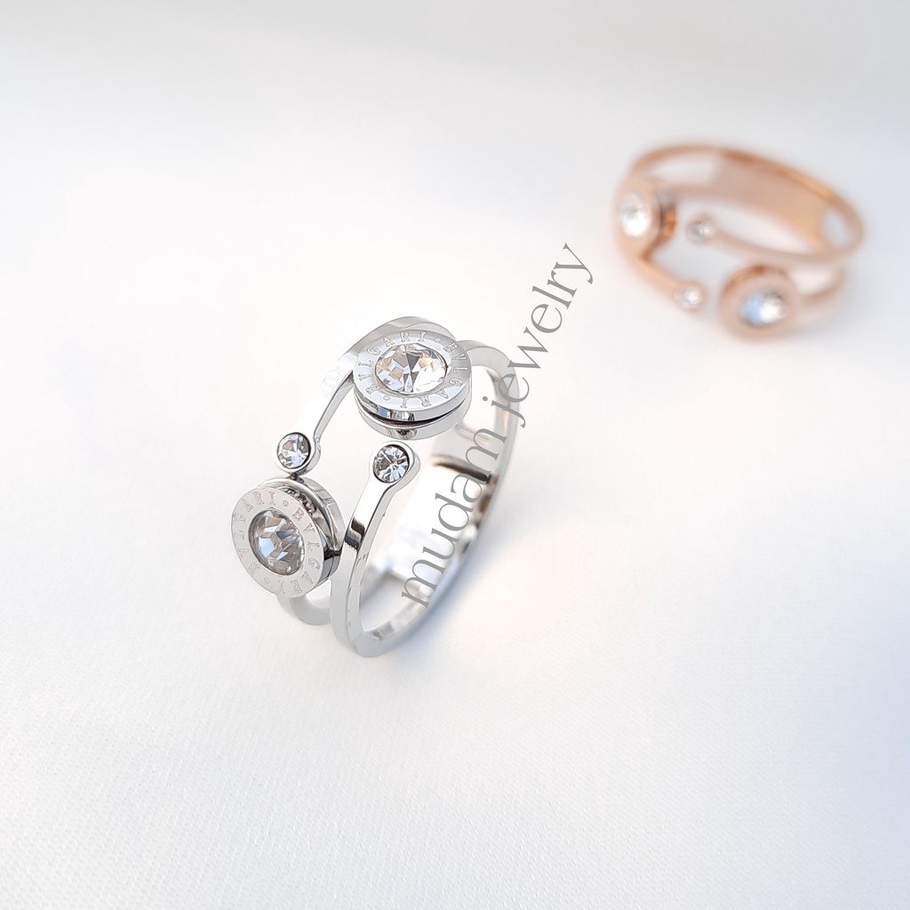 Cincin Titanium B&lt;gr Dengan 2 Pasang Diamonds Besar dan Kecil Warna Rose Gold, Gold dan Silver