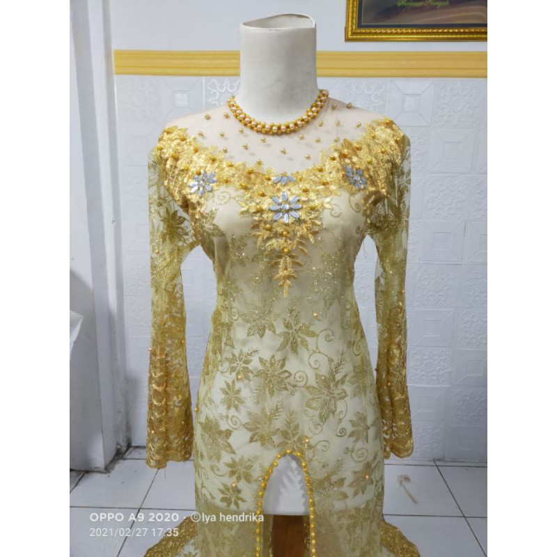 Kebaya akad ekor payet