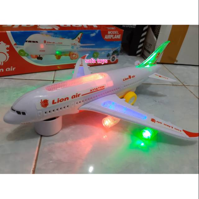 Mainan pesawat Lion Air Light And Music free baterai 3 biji