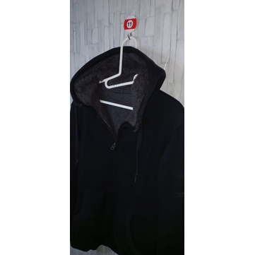 Jaket uniqlo pria berwarna hitam