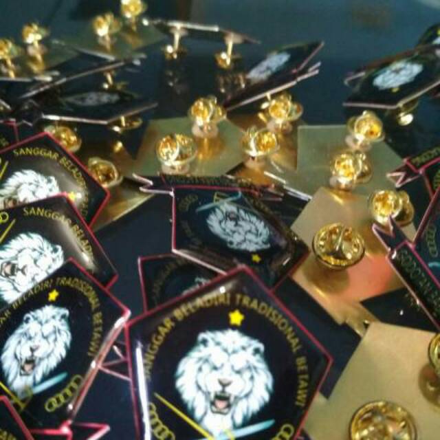 Pin resin Kuningan..