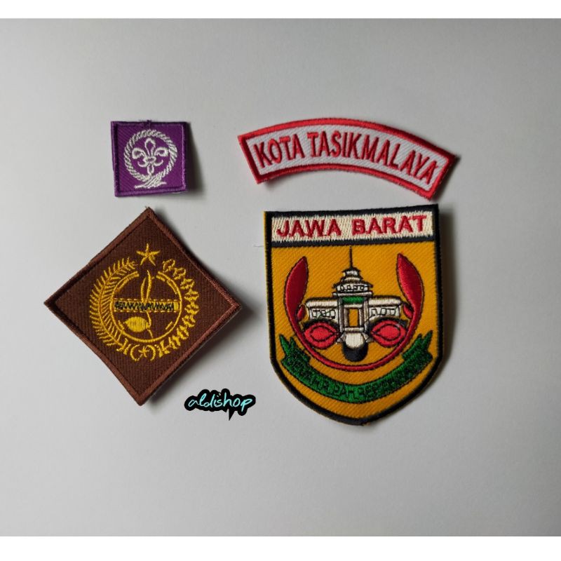 satu set atribut Pramuka putra Jawa barat