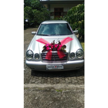 Bunga hias mobil pengantin.Bunga hias pengantin.Bunga mobil pengantin.Bunga hias pengantin.Bunga hia