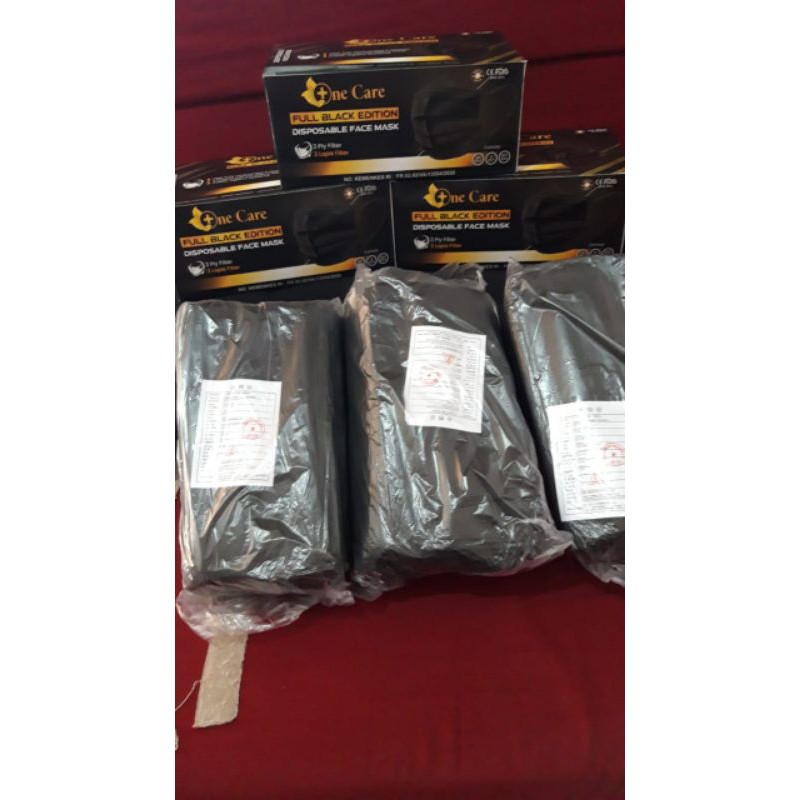 Masker OneCare black edition earloop (FULL BLACK) embos 0necare 3ply 50pcs/box