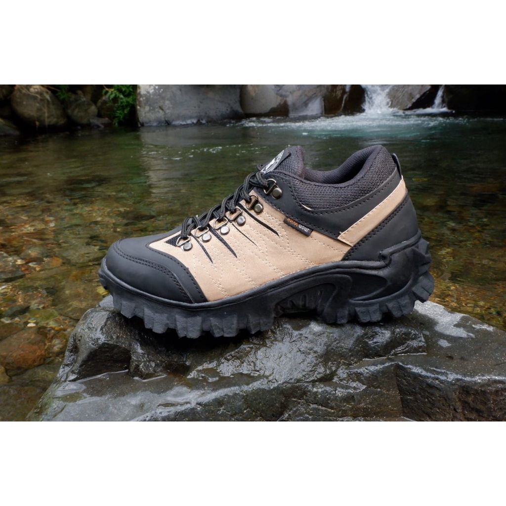 Sepatu safety ujung besi, sepatu gunung, sepatu hiking, sepatu outdoor termurah