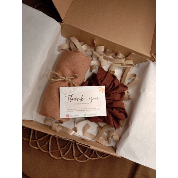 

Hampers/gift box Bella & scrunchie