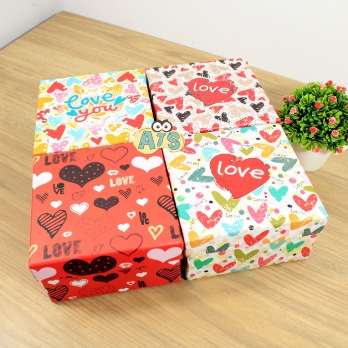 

Four Shape Box LOVE&BATIK Kiky MEDIUM