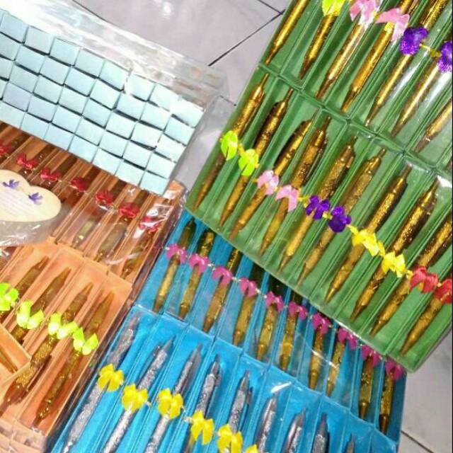 

Souvenir Pulpen emas