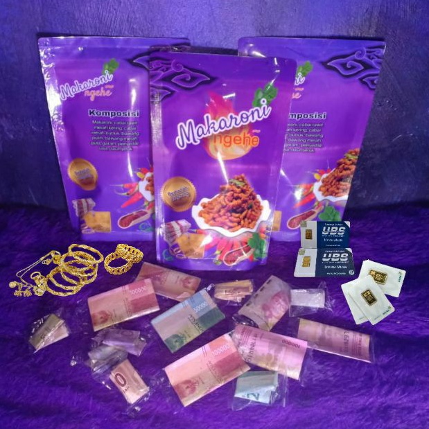 Snack makaroni ngehe pedas manis berhadiah langsung emas dan uang tunai