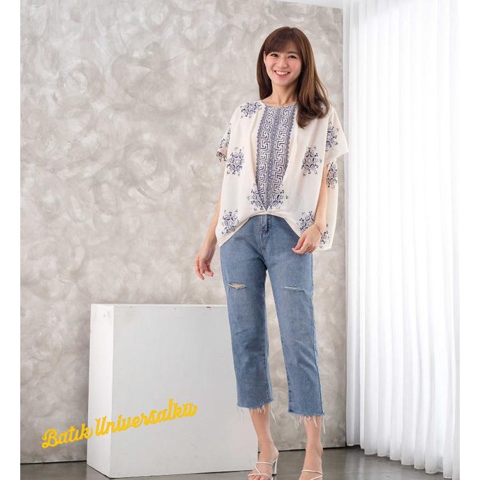 Atasan Batik Wanita. Blouse Batik putih - Snowflakes snowman