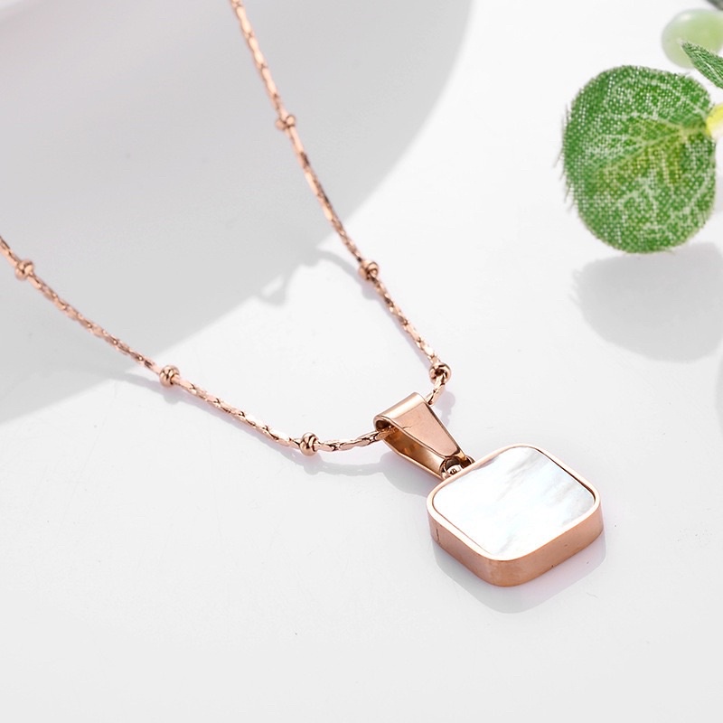 Kalung segi empat hitam Titanium Korea Style Wanita Anti Karat