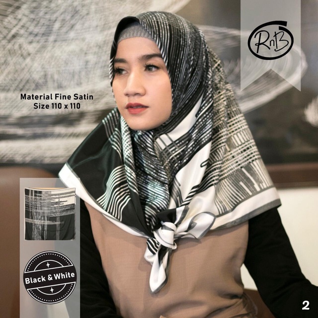 Hijab Jilbab Segi empat By yasmina Scraff Motif Hitam garis ( 02 )