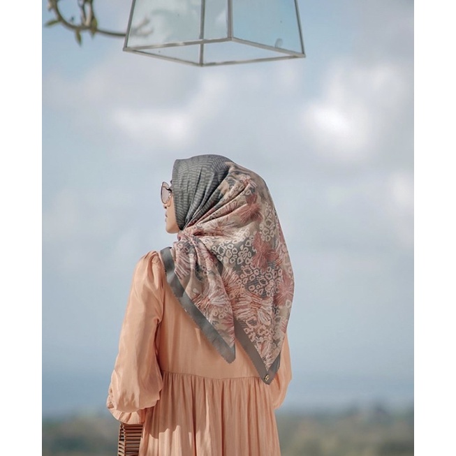 Buttonscarves Les Amities - Pine