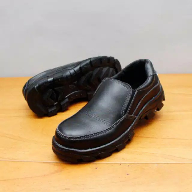 Sepatu safety pendek dinas model slip on bahan kulit asli