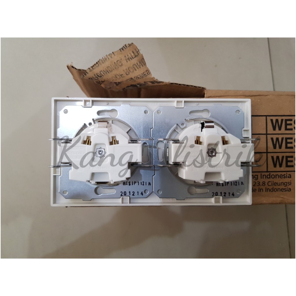 Panasonic Putih WESJP11222W / Stop Kontak Double CP Panasonic WESJP11222W