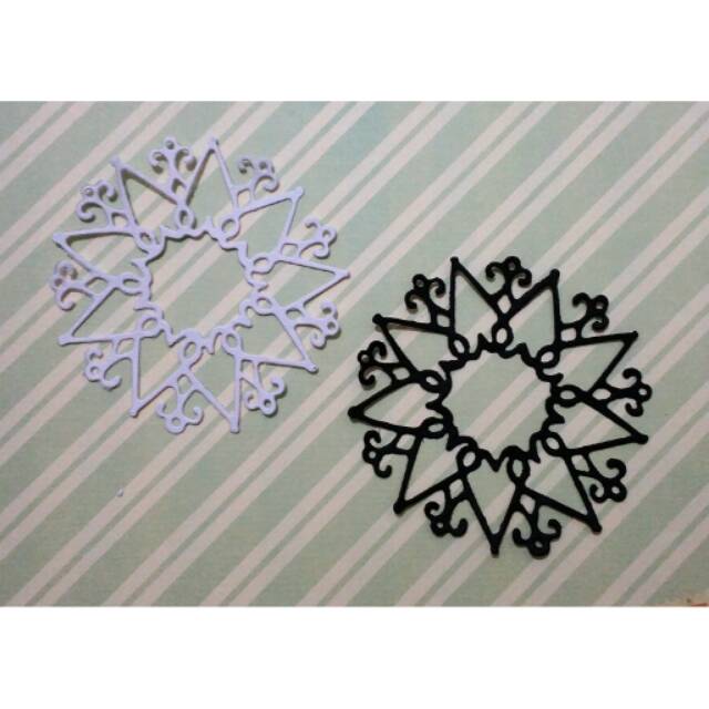 

31. Scrapbook Doily Magno