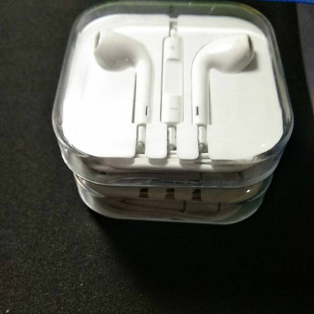 Earphone (Buy 1 get 1 free)
