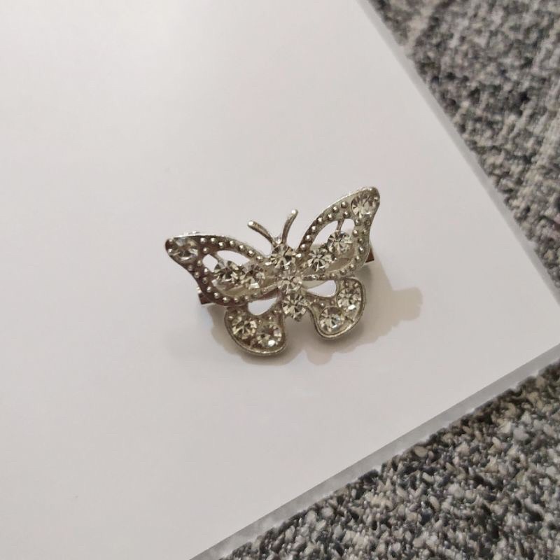 Brooch / bros cantik / bros jilbab / bros murah / bros murmer / bros love / bros geometri / Bros Mewah Bros Elegan Bros Hijab Bros Kebaya Bros Dada bros Tuspin Bros Pin Btrooch Korean Style Brooch AKsesories Jilbab Accessories BRS-B02 Bros Daily BZO-MNCK-SILVER-KUPU