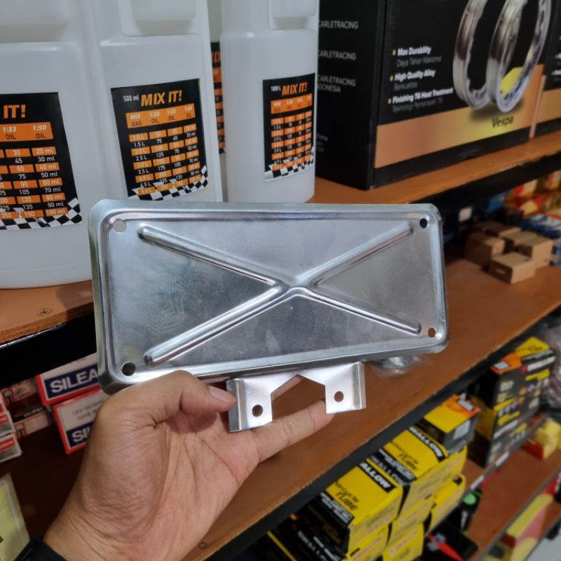 Tatakan Plat Nomor Depan Vespa Super Sprint Crom Klasik
