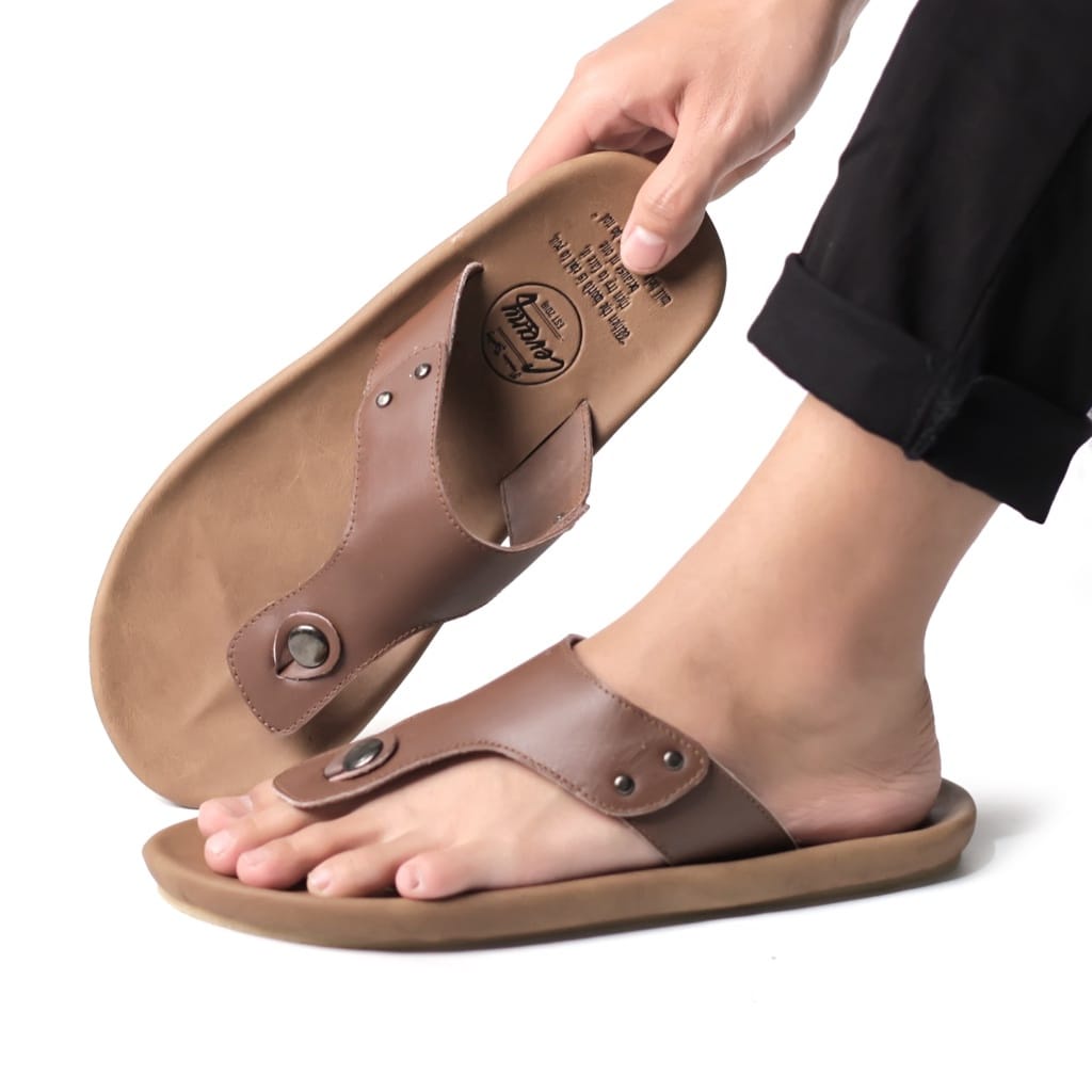 CLOVV|Sandal Kulit Kasual Pria Trendy Kekinian Original Distro Coklat Hitam Murah Cowok