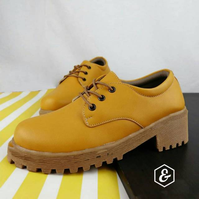 Sepatu boot hak wanita original etnik shoes