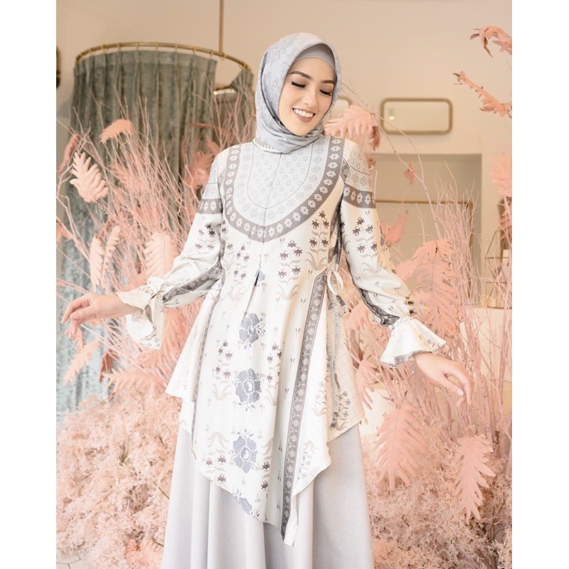 Rafflesia Blouse by Wearing Klamby