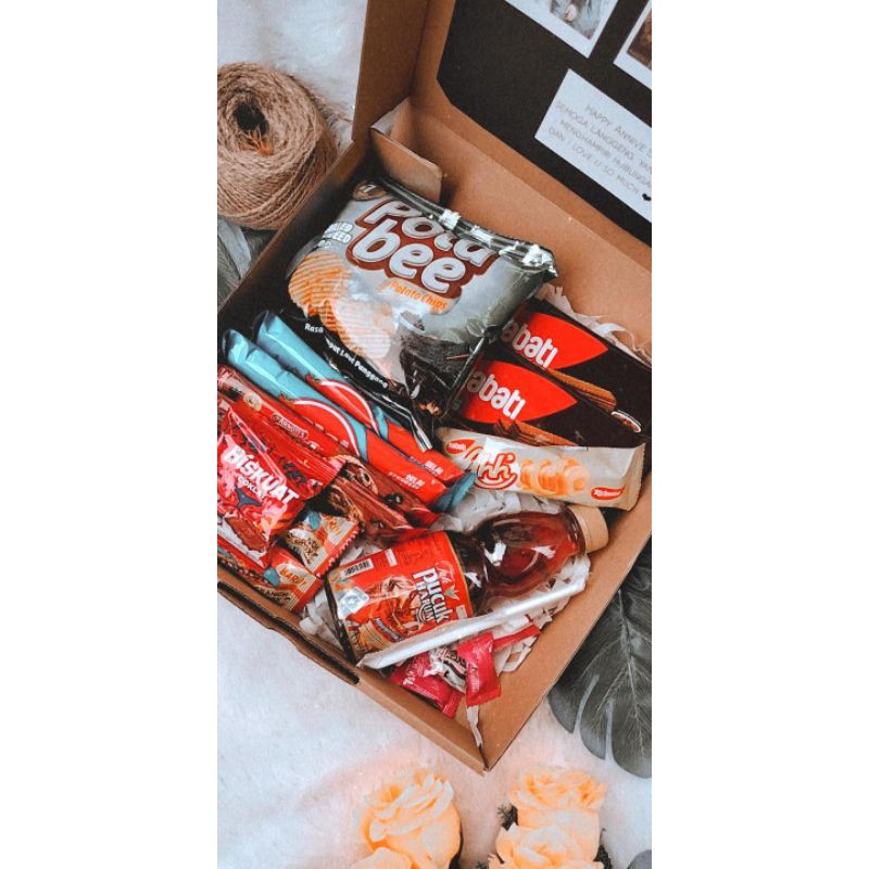 

Box hampers / box Snack / kado unik / kado ulang tahun / kado kekinian / kado murah