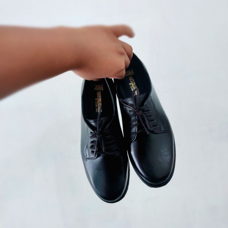 TOM'S - Sepatu Kulit Pria Handmade - KUR