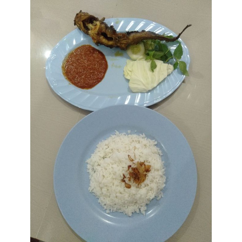 

nasi putih/uduk pecel lele