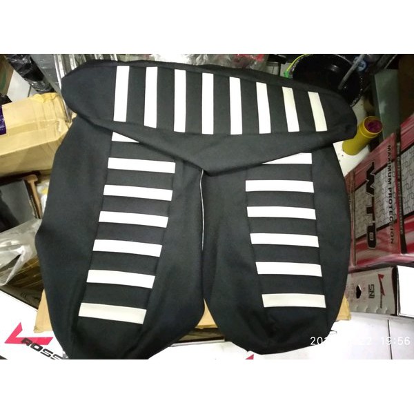 sarung jok trail warna abu abu muda