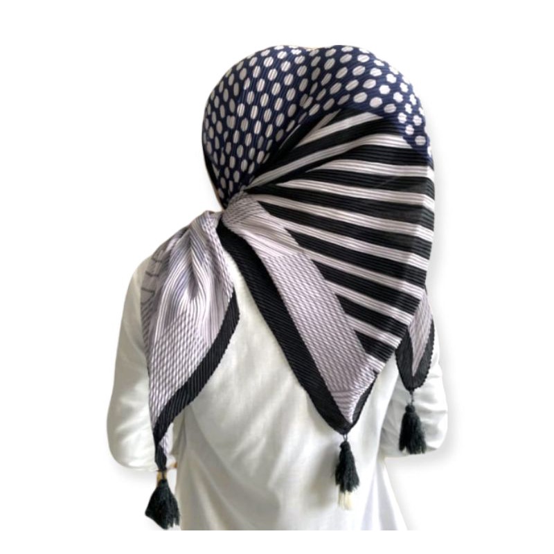 Hijab segi empat plisket voal import turki ori motif polka strip