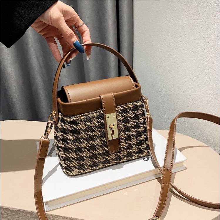 TFT AX200295 92955 AX955 D43 B2460 E4411 DJT0695 (3 TAS MUAT 1 KG) Tas selempang wanita import Batam Jakarta Slingbag Bag terbaru Ready Flower Leopard Ling