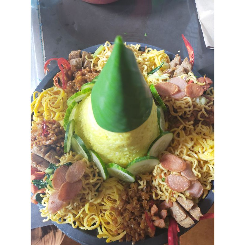 

nasi tumpeng