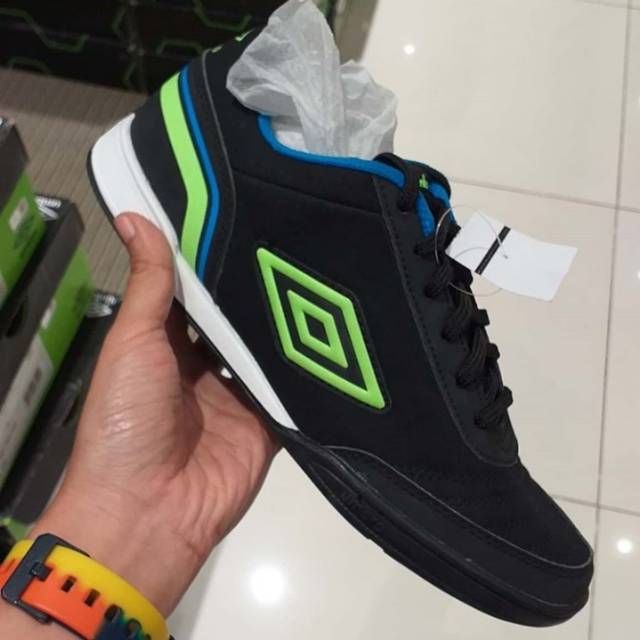 Sepatu Futsal Umbro Original / STREET V