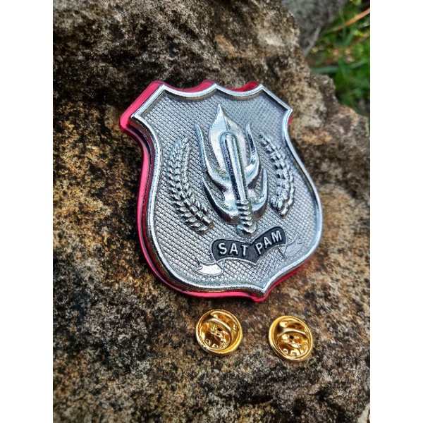 pin kewenangan akrilik satpam