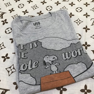 preoved original  branded UNIQLO  kaos  unisex snoopy 