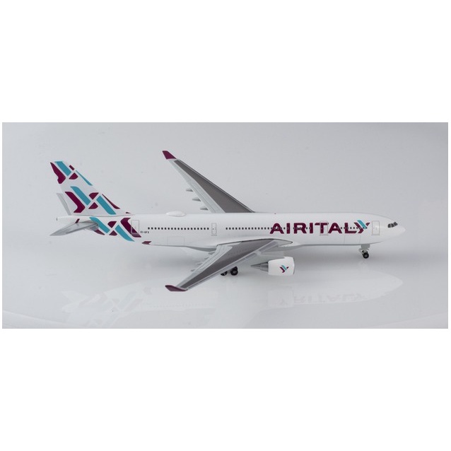 Herpa Air Italy Airbus A330-200 1/500  532624 Diecast