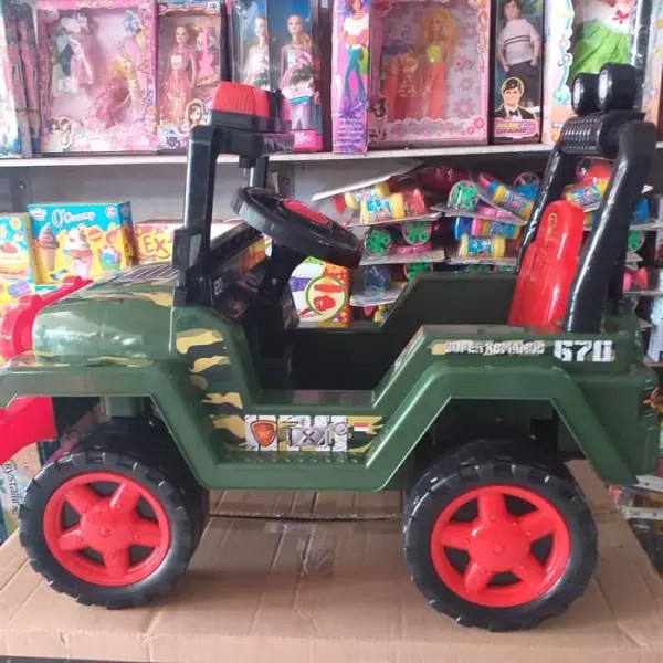 JT  -  Mobil dorong jeep tentara SHP SK670