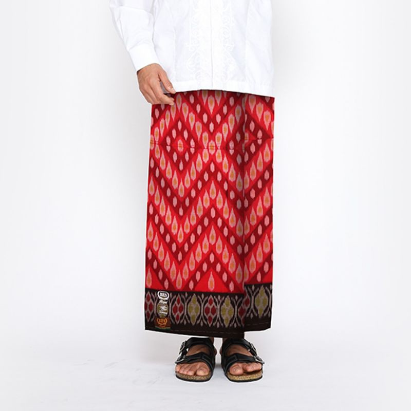 Sarung BHS Royal Gold Motif Ikat Border Dua Warna Merah Gelap
