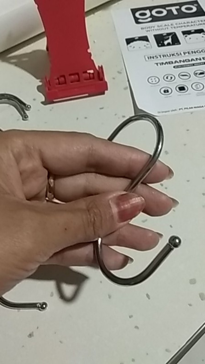 Gantungan Kaitan Huruf S