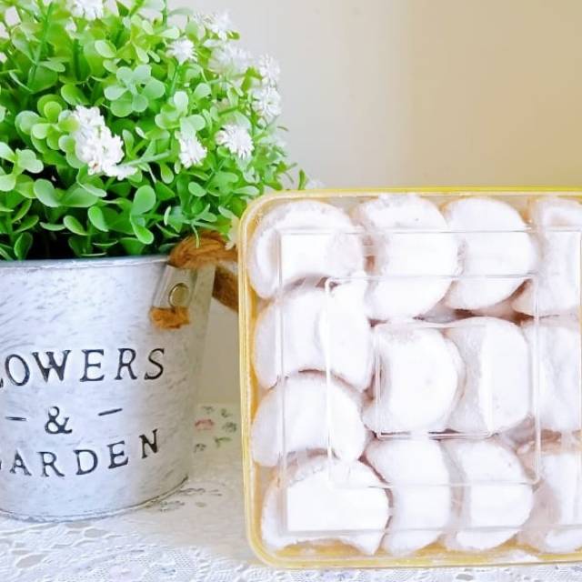 

Kue kering puteri salju