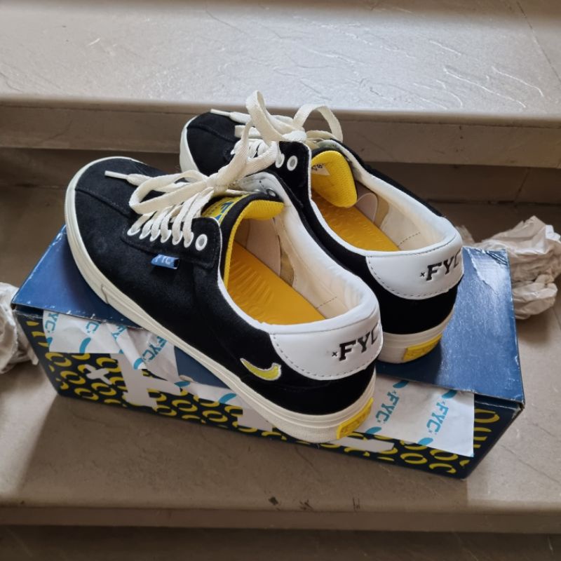 fyc musac suede black 42 like new 99persen