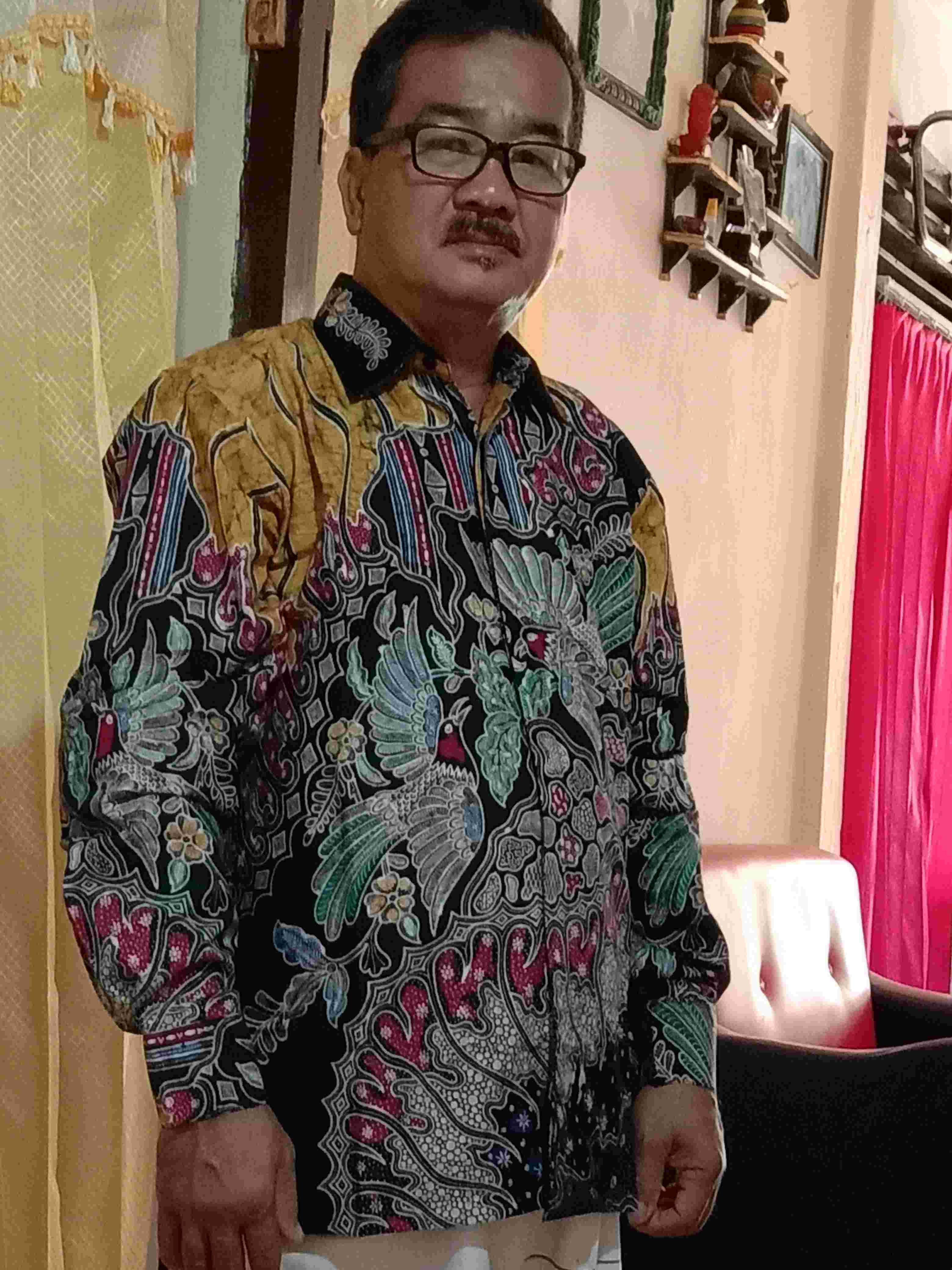 Kemeja Batik Semi Sutra Istimewa Furing Pria Lengan Penjang Original Termurah